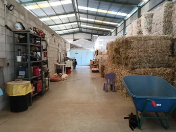 Die Halle mit dem Futterlager